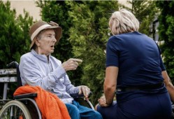 娱乐吃瓜酱老年痴呆,老年痴呆背后的感人故事